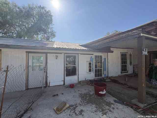 Homes For Sale - 1320 Avenue B<br/> Hondo, TX 78861
