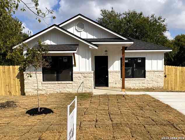 Homes For Sale - 509 Judson Dr<br/> Devine, TX 78016
