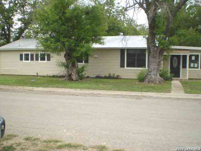 Homes For Sale - 1501 Avenue J<br/> Hondo, TX 78861