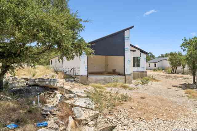 Homes For Sale - 911 Sharp Rock<br/> Horseshoe Bay, TX 78657