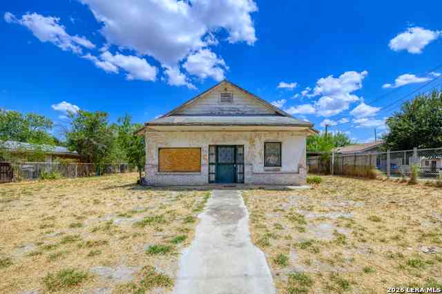 Homes For Sale - 601 N 5th St<br/> Carrizo Springs, TX 78834