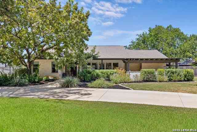Homes For Sale - 429 Lakeview Blvd.<br/> New Braunfels, TX 78130