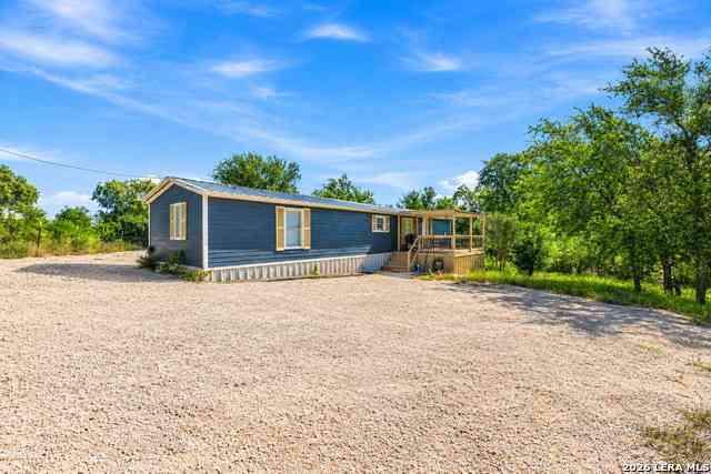Mobile Home For Sale - 872 County Road 4511<br/> Hondo, TX 78861