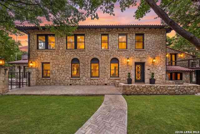 Homes For Sale - 103 Park Hill Dr<br/> Bexar County, San Antonio, TX 78212