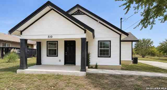 Homes For Sale - 510 E Pine<br/> Guadalupe County, Seguin, TX 78155
