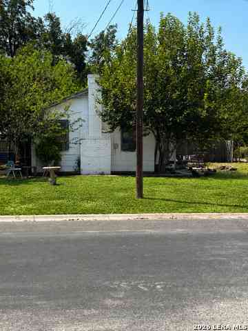 Homes For Sale - 2006 Avenue F<br/> Hondo, TX 78861