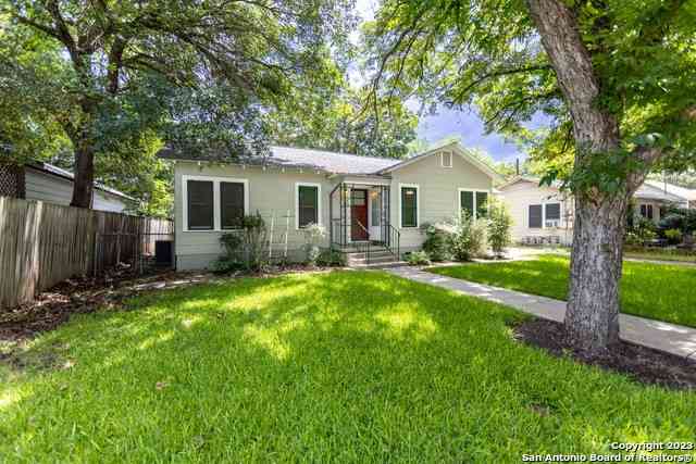 Homes For Sale - 465 S Guenther Ave<br/> New Braunfels, TX 78130