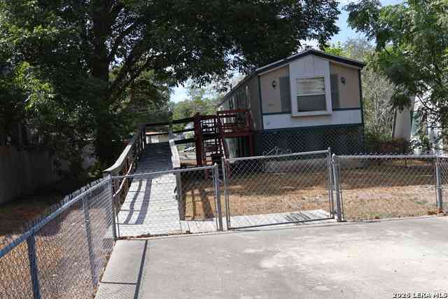Mobile Home For Sale - 341 Meadow Lake<br/> Guadalupe County, Seguin, TX 78155