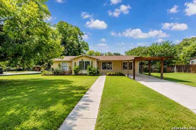 Homes For Sale - 140 Hillcrest<br/> Luling, TX 78648