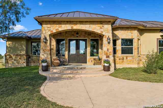 Homes For Sale - 230 Casarez Rd<br/> Pleasanton, TX 78064