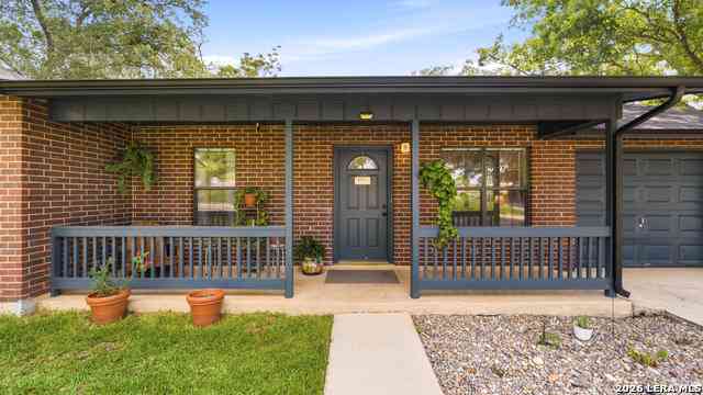 Homes For Sale - 208 E Mayer St<br/> Stockdale, TX 78160