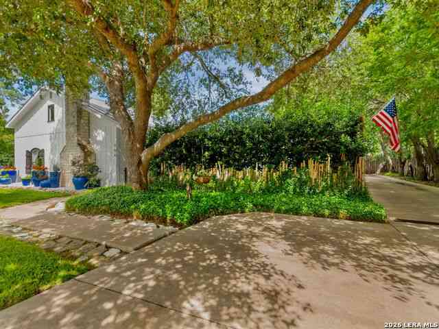 Homes For Sale - 904 N Lincoln Street<br/> Fredericksburg, TX 78624