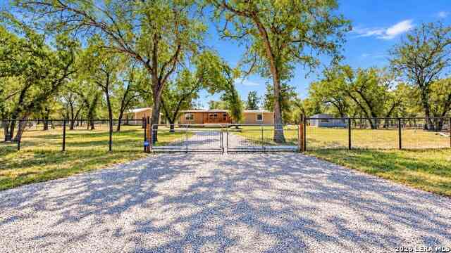 Mobile Home For Sale - 213 Oak View Dr<br/> La Vernia, TX 78121