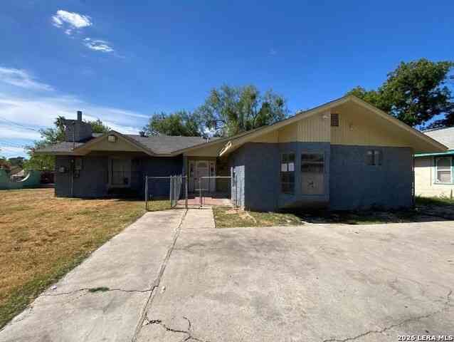 Homes For Sale - 402 Ramon St<br/> Val Verde County, Del Rio, TX 78840