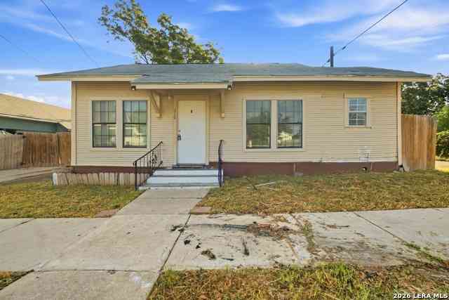Homes For Sale - 310 S Las Moras St<br/> San Antonio, TX 78207