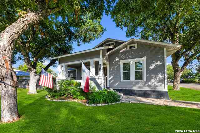 Homes For Sale - 293 E Mather<br/> New Braunfels, TX 78130