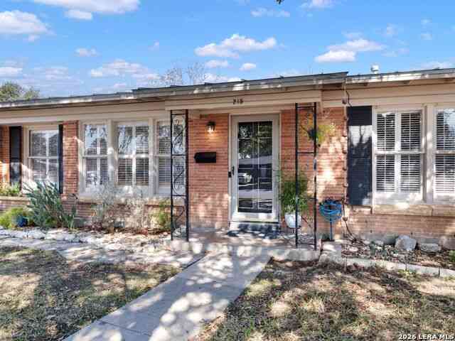 Homes For Sale - 215 Millwood Lane<br/> Bexar County, San Antonio, TX 78216