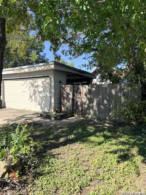 Townhouse For Sale - 11751 Country Springs St<br/> Bexar County, San Antonio, TX 78249