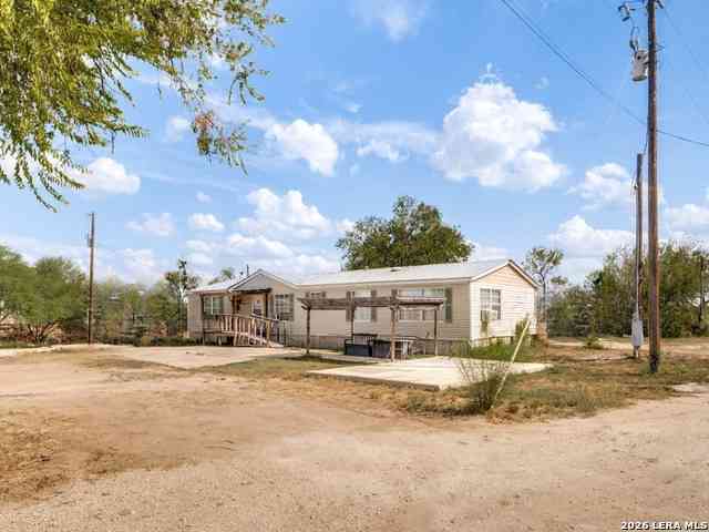 Mobile Home For Sale - 264 County Road 7710<br/> Devine, TX 78016