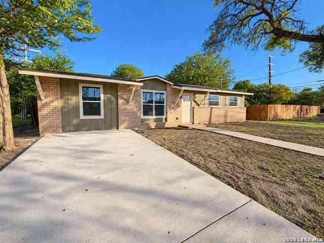 Homes For Sale - 305 W Aviation Blvd<br/> Universal City, TX 78148