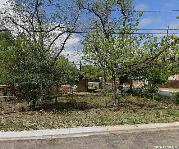 Homes For Sale - 202 16th St<br/> Hondo, TX 78861