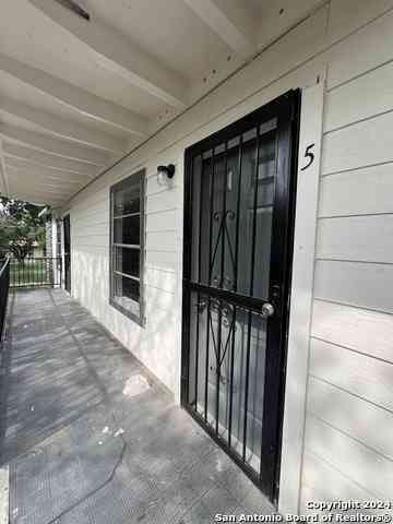 Apartment For Rent - 1723 W Mayfield Blvd #5<br/> San Antonio, TX 78211