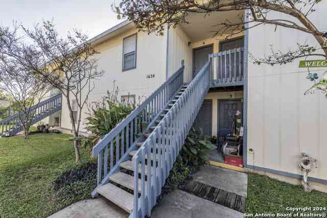 Apartment For Rent - 1634 W Woodlawn #5<br/> San Antonio, TX 78201