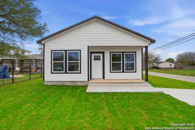 Multifamily For Rent - 700 8th<br/> Floresville, TX 78114
