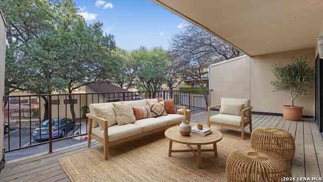 Condo For Rent - 8642 Fredericksburg #405<br/> San Antonio, TX 78240