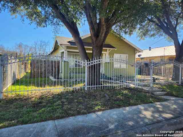 Homes For Rent - 304 Terrell<br/> San Antonio, TX 78214