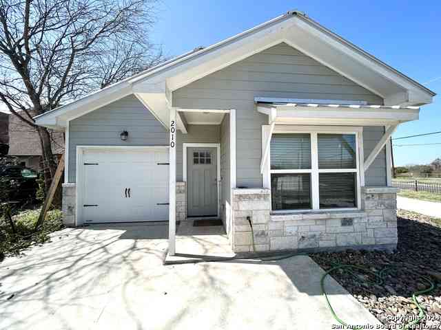 Homes For Rent - 2010 N Ranch Estates Blvd<br/> New Braunfels, TX 78130