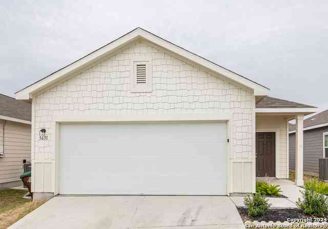 Homes For Rent - 5631 Pearl Mdw<br/> Converse, TX 78109