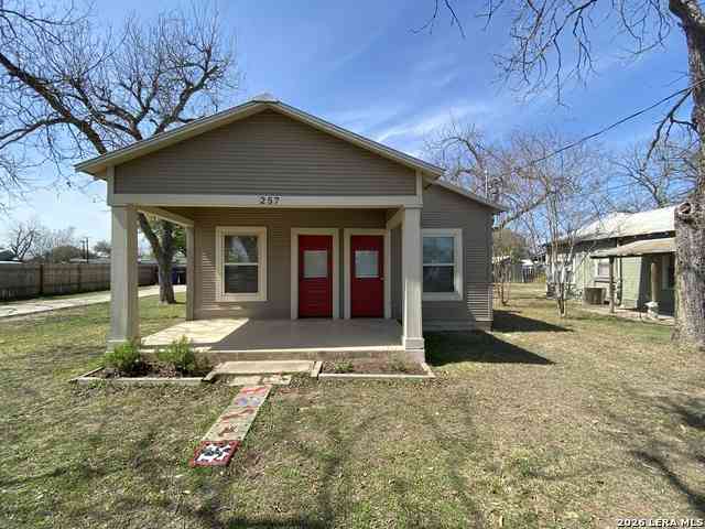 Homes For Rent - 257 E Garza St<br/> New Braunfels, TX 78130