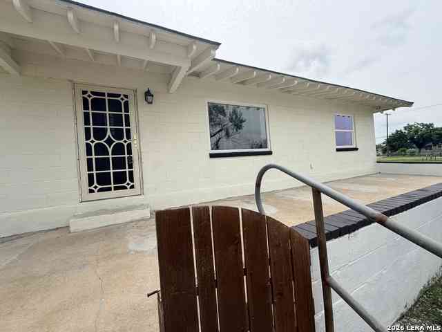 Homes For Rent - 507 W Villaret<br/> San Antonio, TX 78221