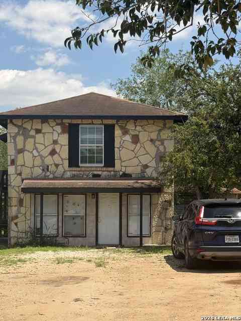 Multifamily For Rent - 904 C St #2<br/> Floresville, TX 78114
