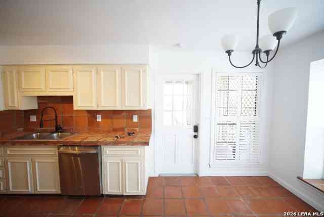 Condo For Rent - 7926 Broadway #102<br/> San Antonio, TX 78209