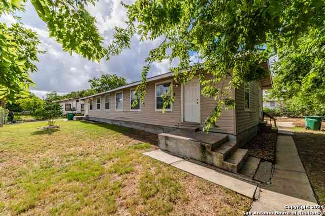 Multifamily For Rent - 508 Bee St<br/> San Antonio, TX 78208