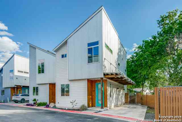 Condo For Rent - 330 Clay #24<br/> San Antonio, TX 78204