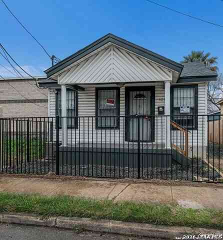 Homes For Rent - 325 S Hackberry St<br/> San Antonio, TX 78203