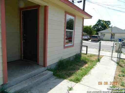 Multifamily For Rent - 433 Amires Pl #1<br/> San Antonio, TX 78237