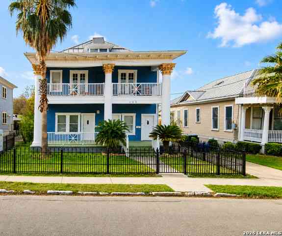 Apartment For Rent - 208 E Arsenal #1<br/> San Antonio, TX 78204
