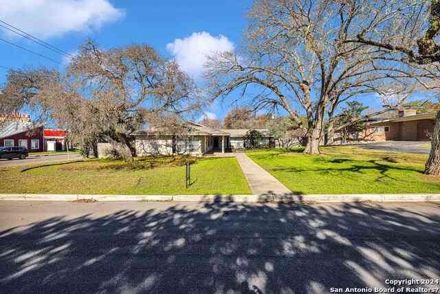 Multifamily For Rent - 103 Oakhurst Pl<br/> San Antonio, TX 78209