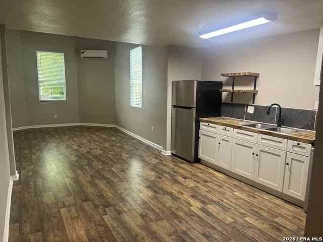 Multifamily For Rent - 401 W Elmira St #102<br/> San Antonio, TX 78212