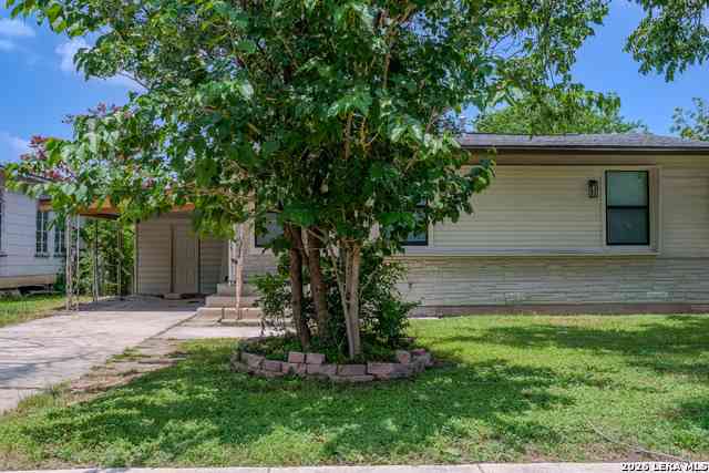 Homes For Rent - 823 La Manda<br/> San Antonio, TX 78201