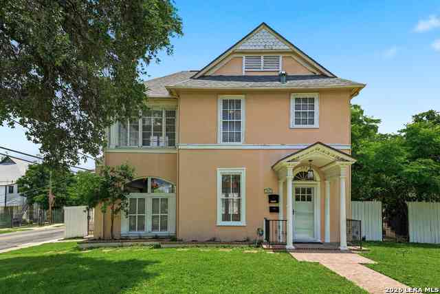 Homes For Rent - 202 W Woodlawn Ave<br/> San Antonio, TX 78212