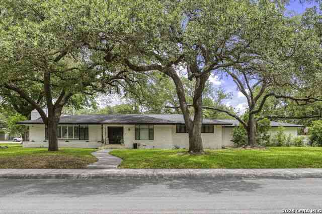 Homes For Rent - 906 E Cedar St<br/> Seguin, TX 78155