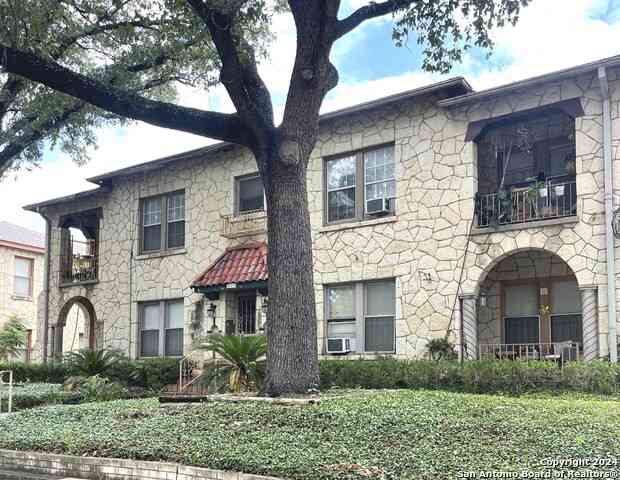 Apartment For Rent - 409 W Lynwood Ave #1<br/> San Antonio, TX 78212
