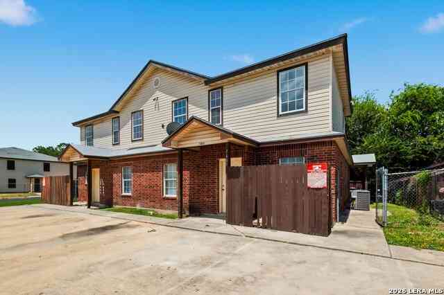 Homes For Rent - 7607 Windsor Oaks<br/> San Antonio, TX 78239