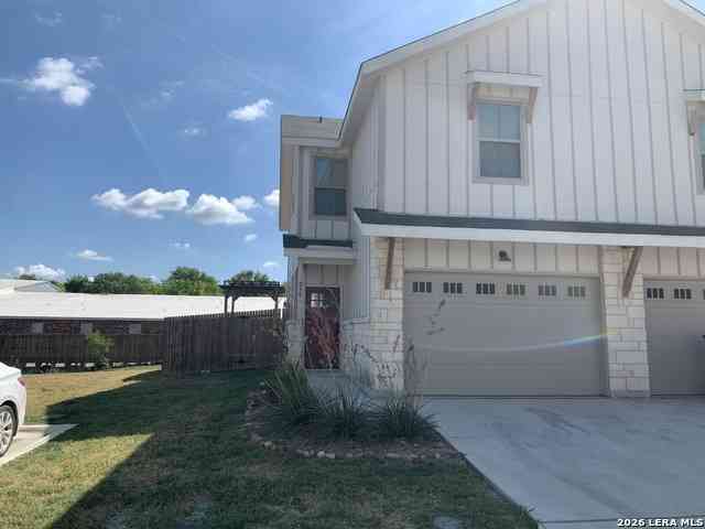 Multifamily For Rent - 319 Untermaier St<br/> New Braunfels, TX 78130