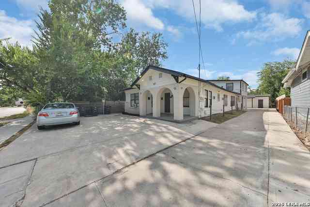 Apartment For Rent - 827 W Rosewood Ave Apt #5<br/> San Antonio, TX 78212